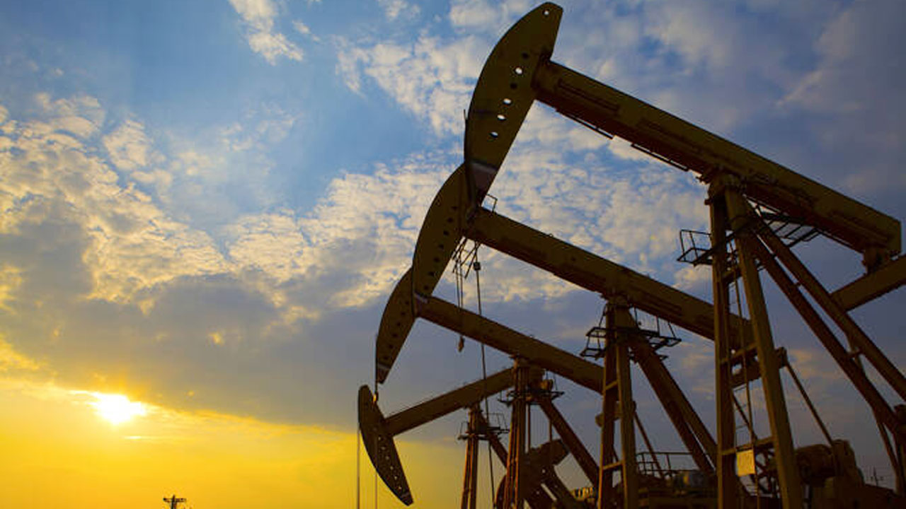 তেলের দাম গত সাড়ে ৩ বছরের মধ্যে সর্বনিম্ন