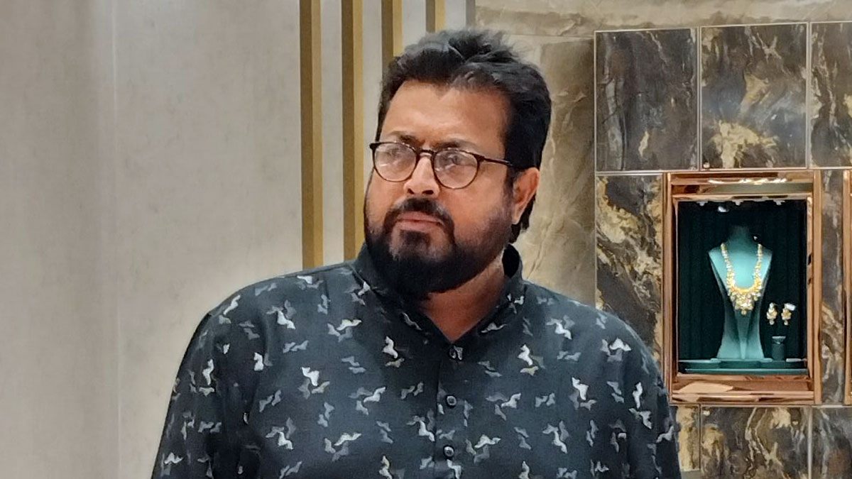 মেয়ে দেখে হাসলেই একটা প্রাণ চলে যাবে?