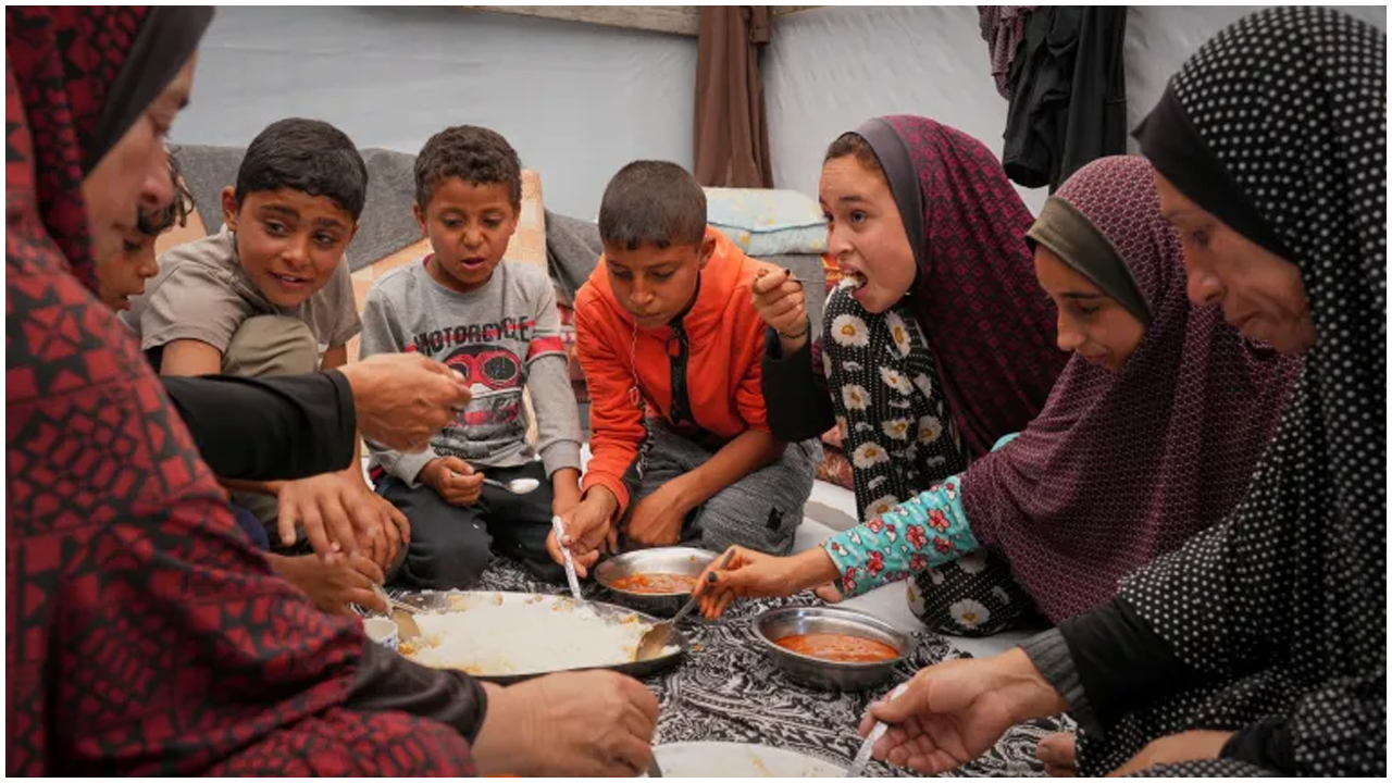 কয়েকদিন পর ‘আমরা হয়ত বালু খাব’