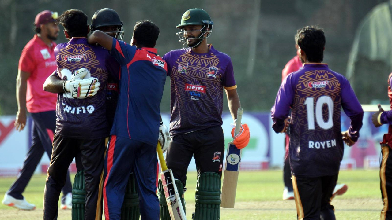 ডিপিএলেও পারিশ্রমিক বিতর্ক, অনুশীলনের পর ম্যাচ বয়কটের হুমকি