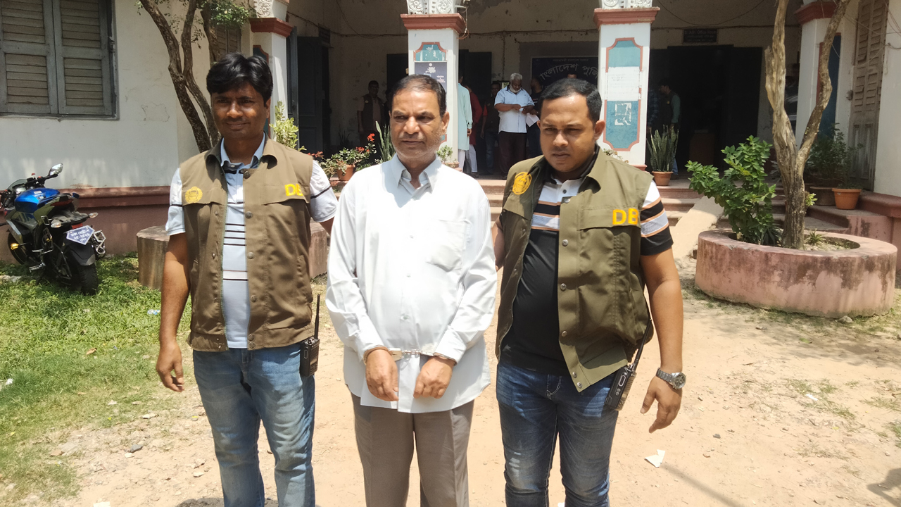 ১০ লাখ টাকায় পুলিশে চাকরি দেওয়ার চুক্তি, প্রতারক গ্রেপ্তার