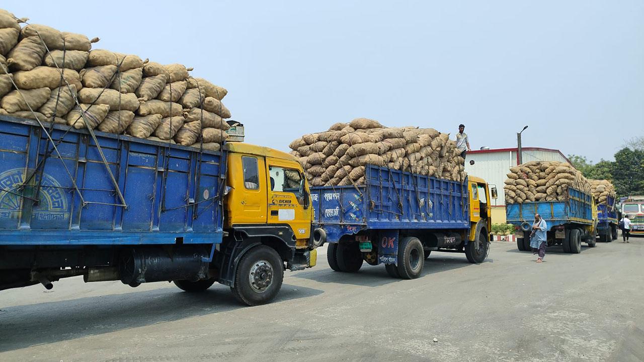 ঈদের ছুটির পর নেপালে গেল ২৫২ মেট্রিক টন আলু