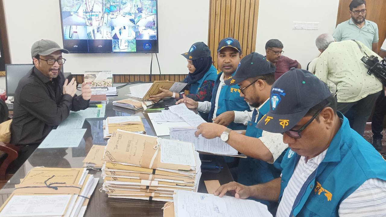 নিজে কাজ না করে অন্যকে দিয়েছেন ঠিকাদার