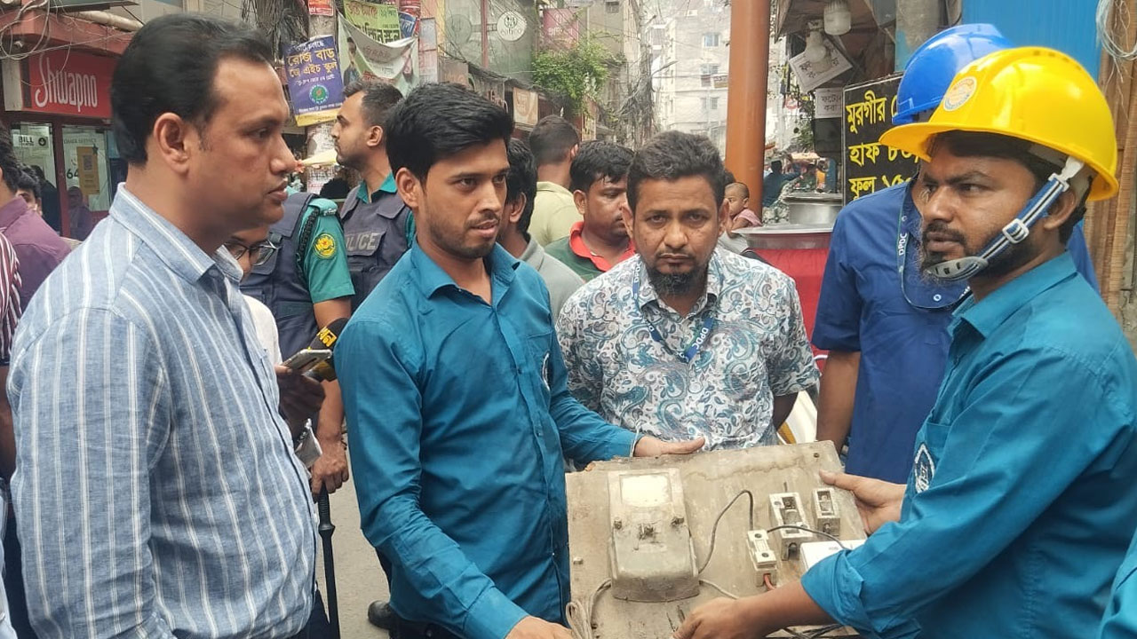 জরিমানার পর ভবনের বিদ্যুৎ সংযোগ বিচ্ছিন্ন করলো রাজউক