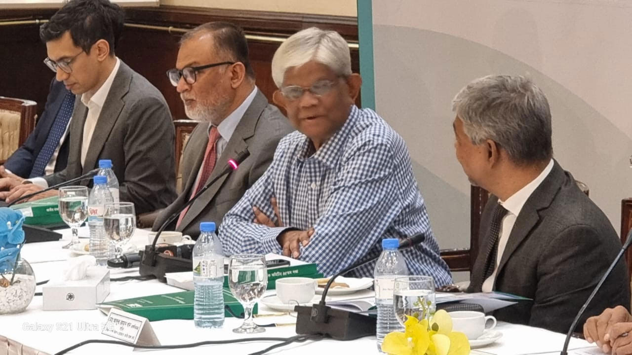 ‘ট্রাম্প সরকারকে চটানো যাবে না’