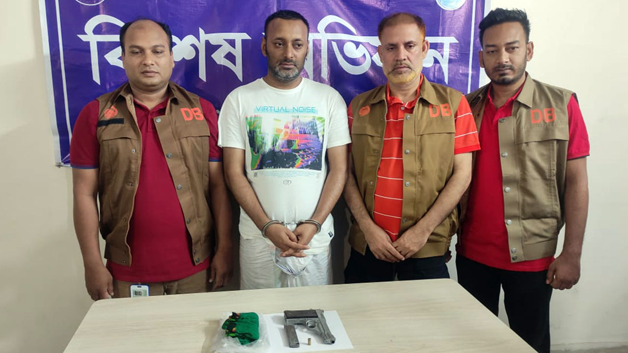 আধিপত্য বিস্তারে ফাঁকা গুলি, বিদেশি পিস্তলসহ গ্রেপ্তার ১