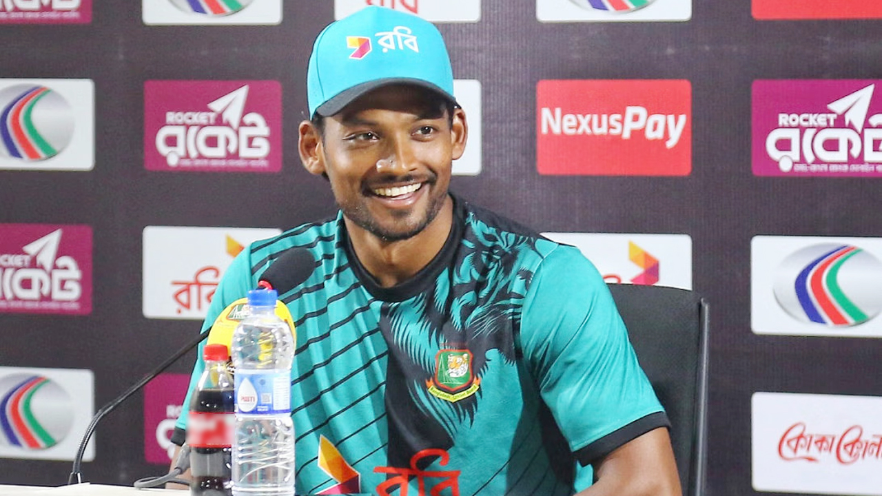 শান্তর প্রশ্ন– ‘বেতন বাড়ায় মনে হয় আপনারা খুশি না?’