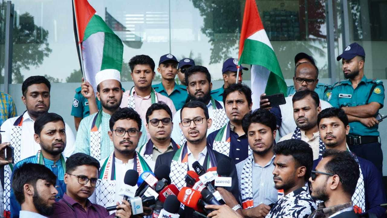 গাজায় গণহত্যার প্রতিবাদে পররাষ্ট্র মন্ত্রণালয়ে শিবিরের স্মারকলিপি