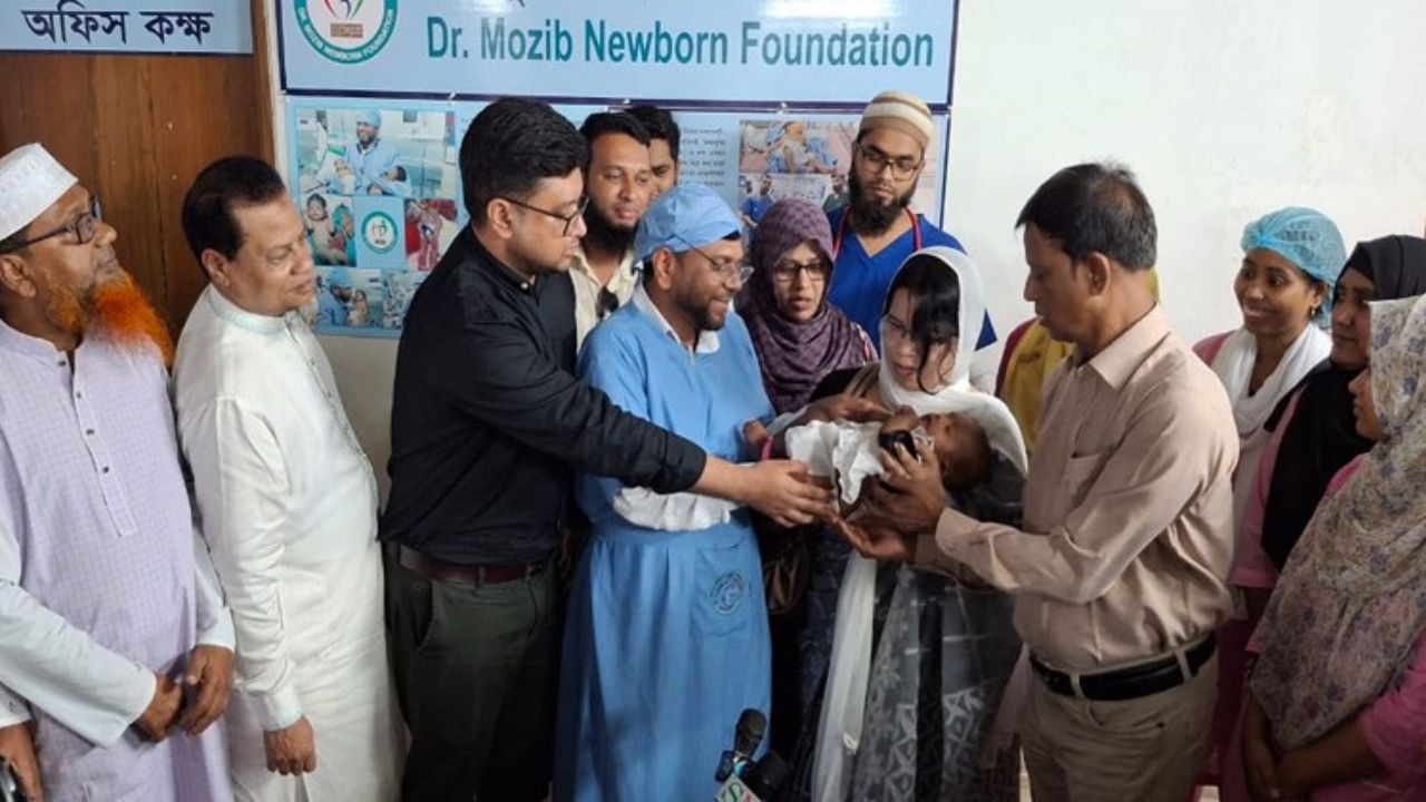 ডাস্টবিন থেকে উদ্ধার শিশু পেল মায়ের কোল