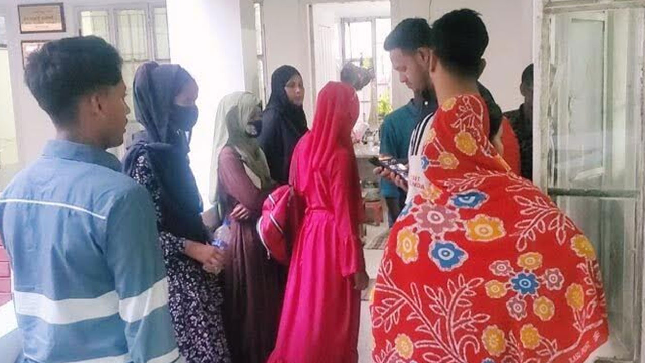 প্রবেশপত্র না পাওয়ায় এসএসসি পরীক্ষা দিতে পারছে না ১০ শিক্ষার্থী