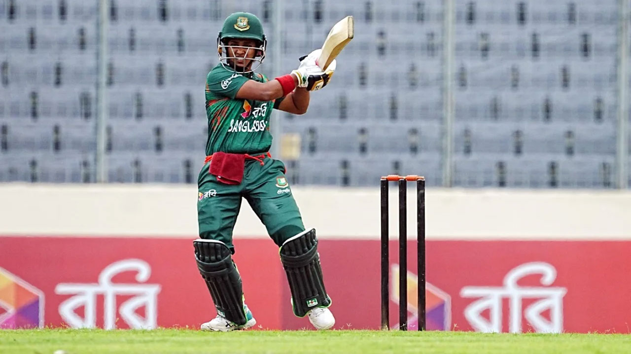 প্রথম ওভারেই উইকেট হারিয়ে বিপদে বাংলাদেশ