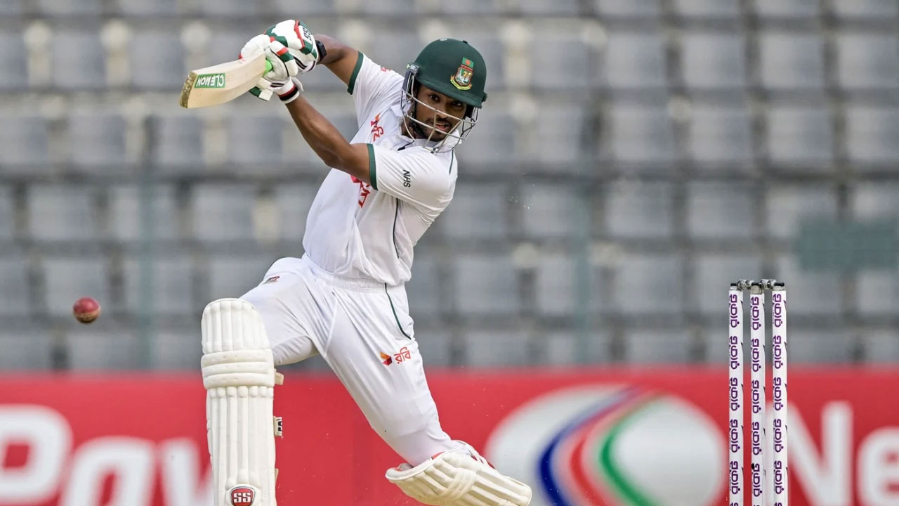 বৃষ্টি আর আলোক স্বল্পতার মাঝে বাংলাদেশের লড়াই