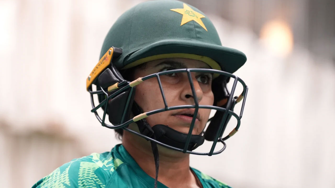 হঠাৎ ক্রিকেট থেকে বিরতিতে পাকিস্তানের সাবেক অধিনায়ক