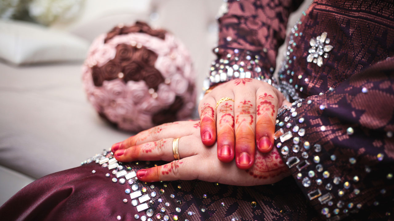 কাজী বিয়ের সাক্ষী হতে পারবেন?