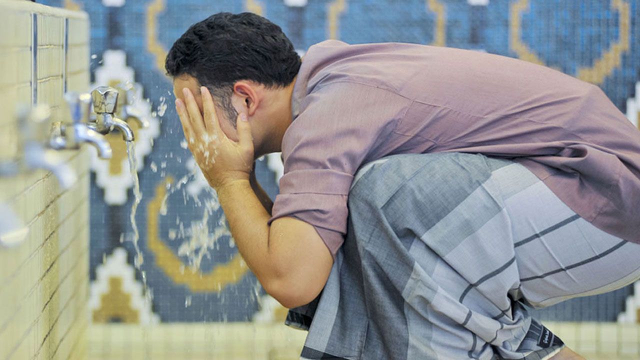 অজুর সময় অজু ভেঙে গেলে কী করবেন?