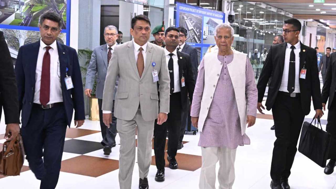 কাতারের উদ্দেশে ঢাকা ছেড়েছেন প্রধান উপদেষ্টা