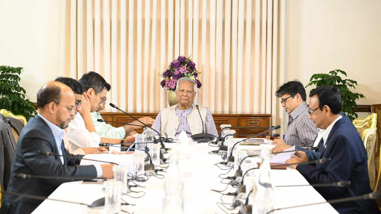 চট্টগ্রাম বন্দরের সক্ষমতা বৃদ্ধির উদ্যোগ ত্বরান্বিত করার নির্দেশ