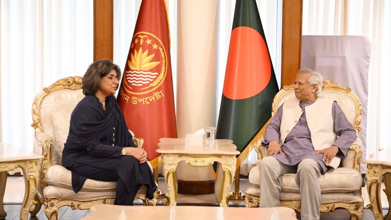 এবার ‘বাস মিস’ নয়, নতুন সম্ভাবনায় জোর বাংলাদেশ-পাকিস্তানের