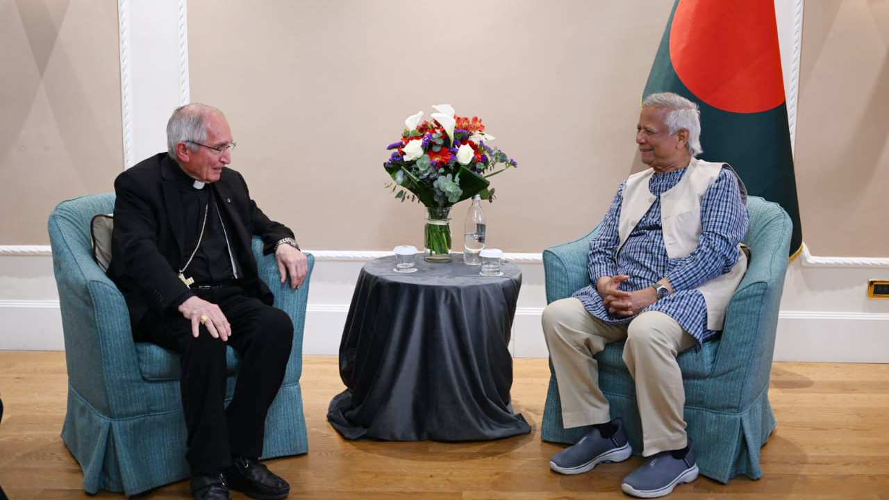 রোমে প্রধান উপদেষ্টার সঙ্গে ভ্যাটিকানের শীর্ষ নেতাদের সাক্ষাৎ