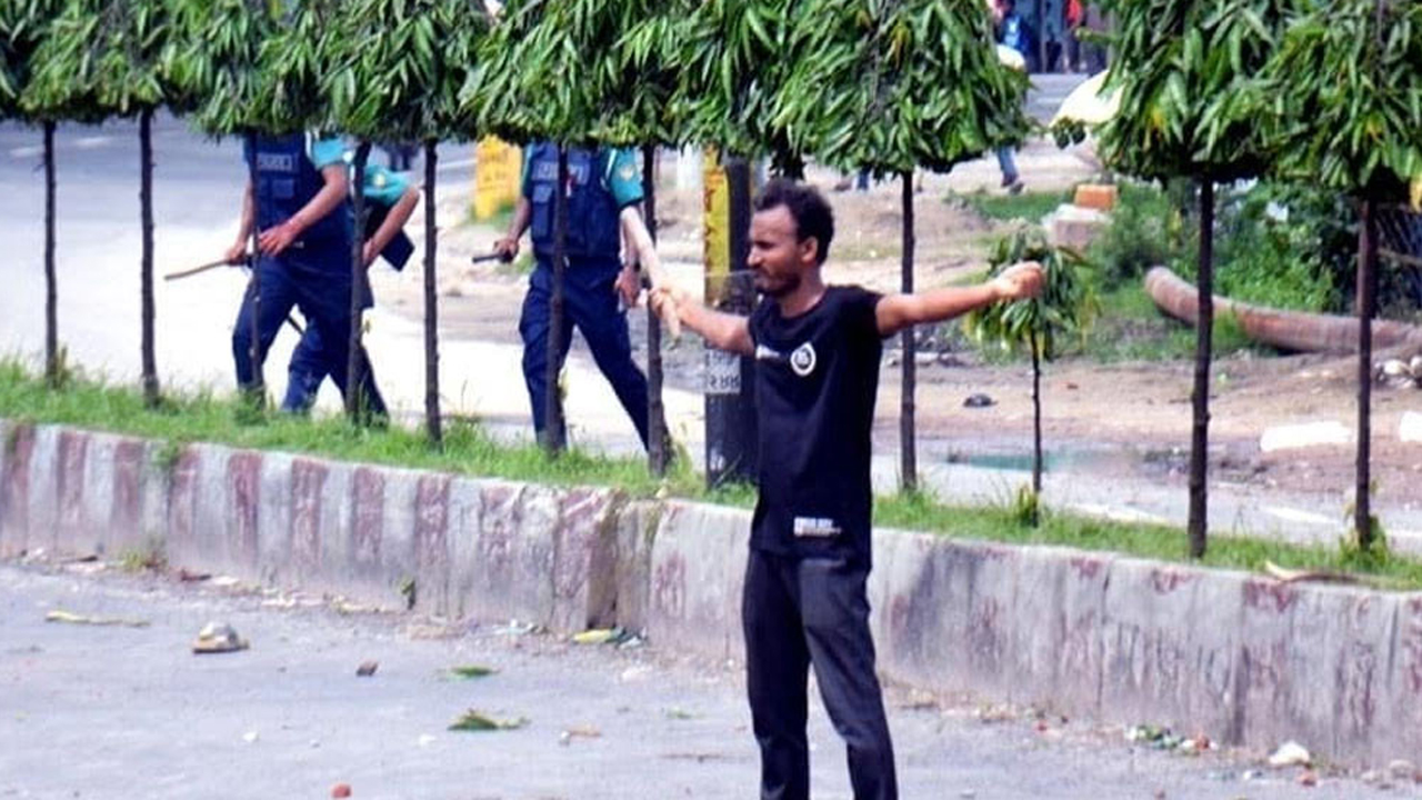আবু সাঈদকে নিজ চোখে গুলি করতে দেখেছি : ট্রাইব্যুনালে বেরোবি শিক্ষার্থী