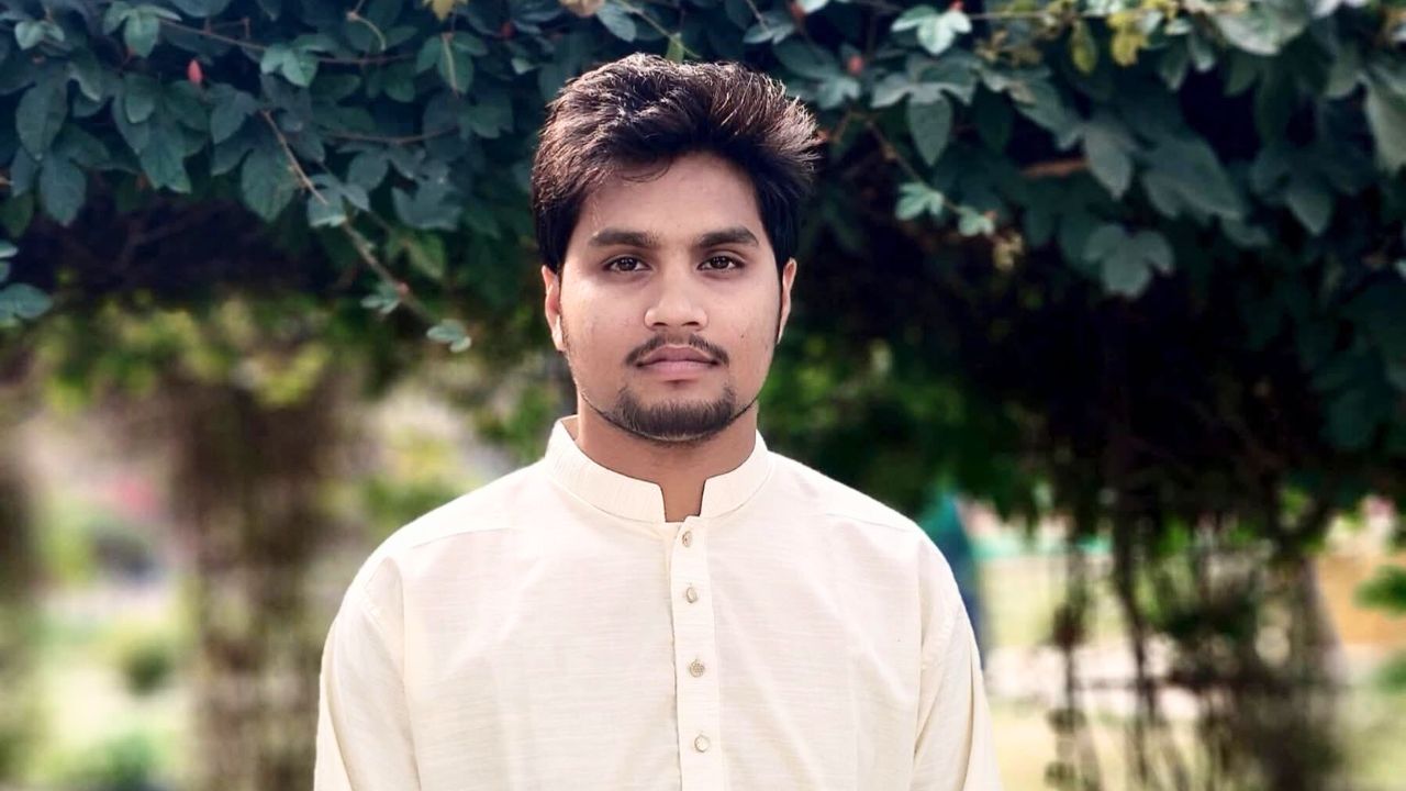 ‘মুজিববাদের কবর রচনা’—ঢাবি শিক্ষার্থীর নির্বাচনী ইশতেহার ঘোষণা