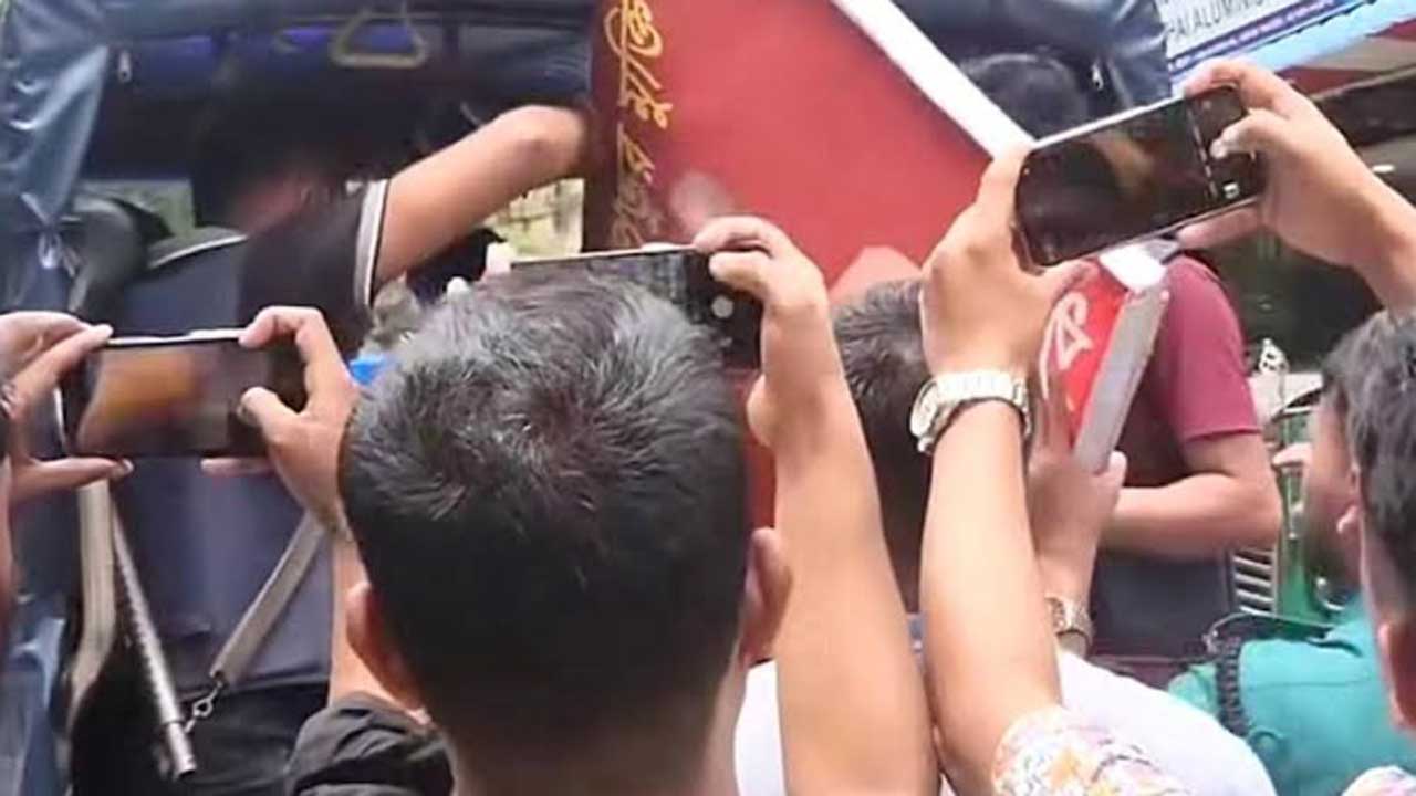 জন্মাষ্টমীর শোভাযাত্রায় চিন্ময় কৃষ্ণের প্ল্যাকার্ড নিয়ে প্রবেশের চেষ্টা