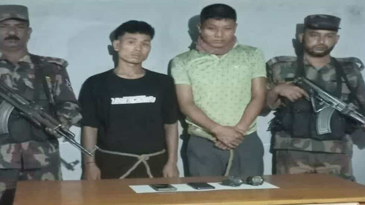 ঘুমধুম সীমান্তে আরকান আর্মির দুই সহযোগী আটক