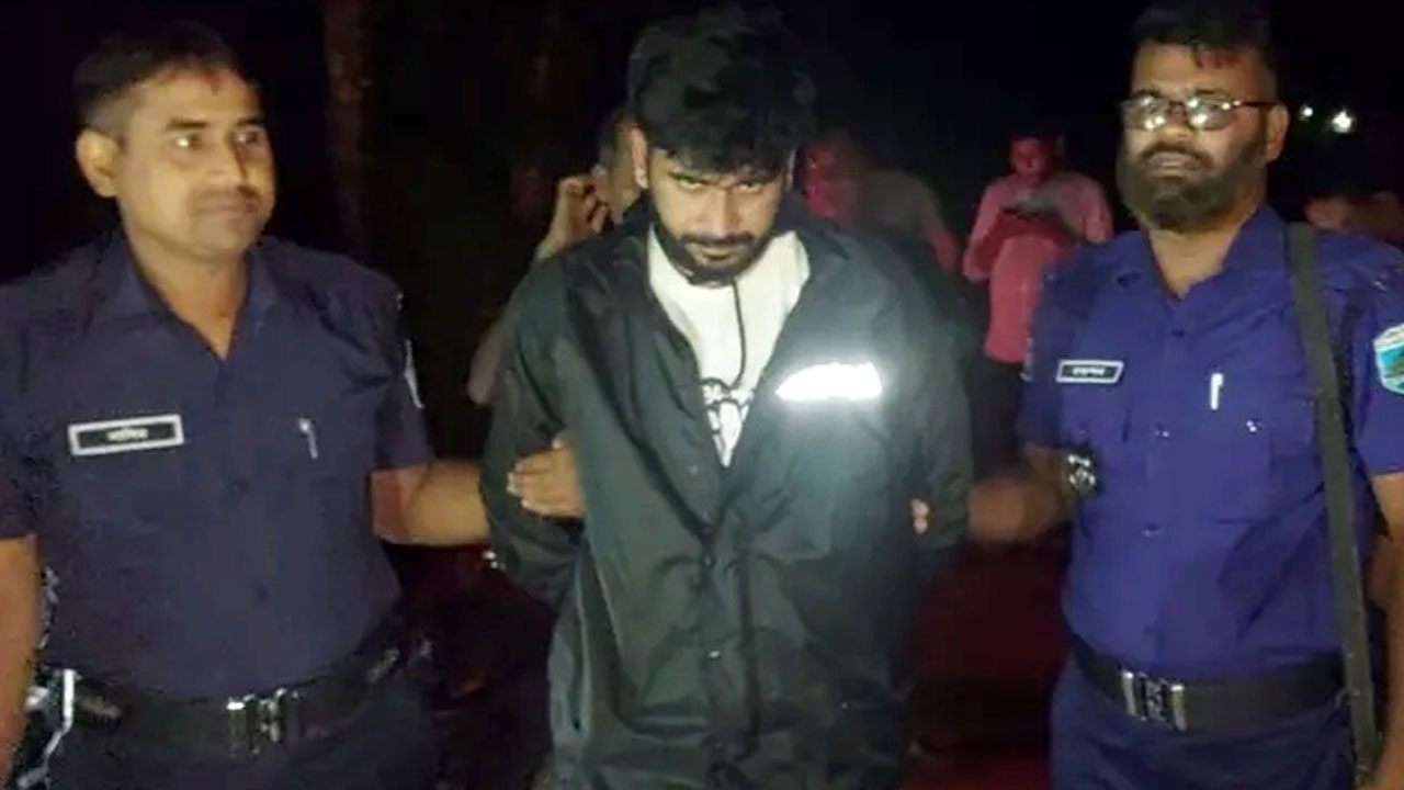 নাটোরে চাঁদা নেওয়ার সময় এনএসআইয়ের ভুয়া সদস্য আটক