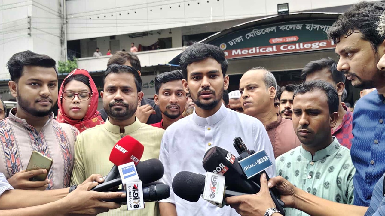 আ.লীগ আমলেও এমন হামলা হয়নি, এর দায় সরকারের ওপর বর্তায় : উপদেষ্টা আসিফ