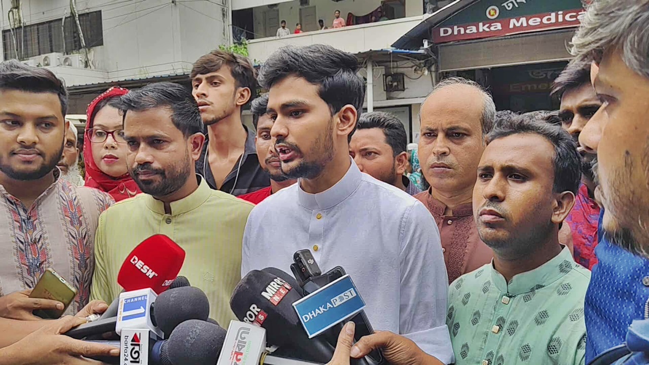 জাতীয় পার্টির ভেতর দিয়ে আ.লীগকে ফেরানোর পরিকল্পনা চলছে : আসিফ মাহমুদ