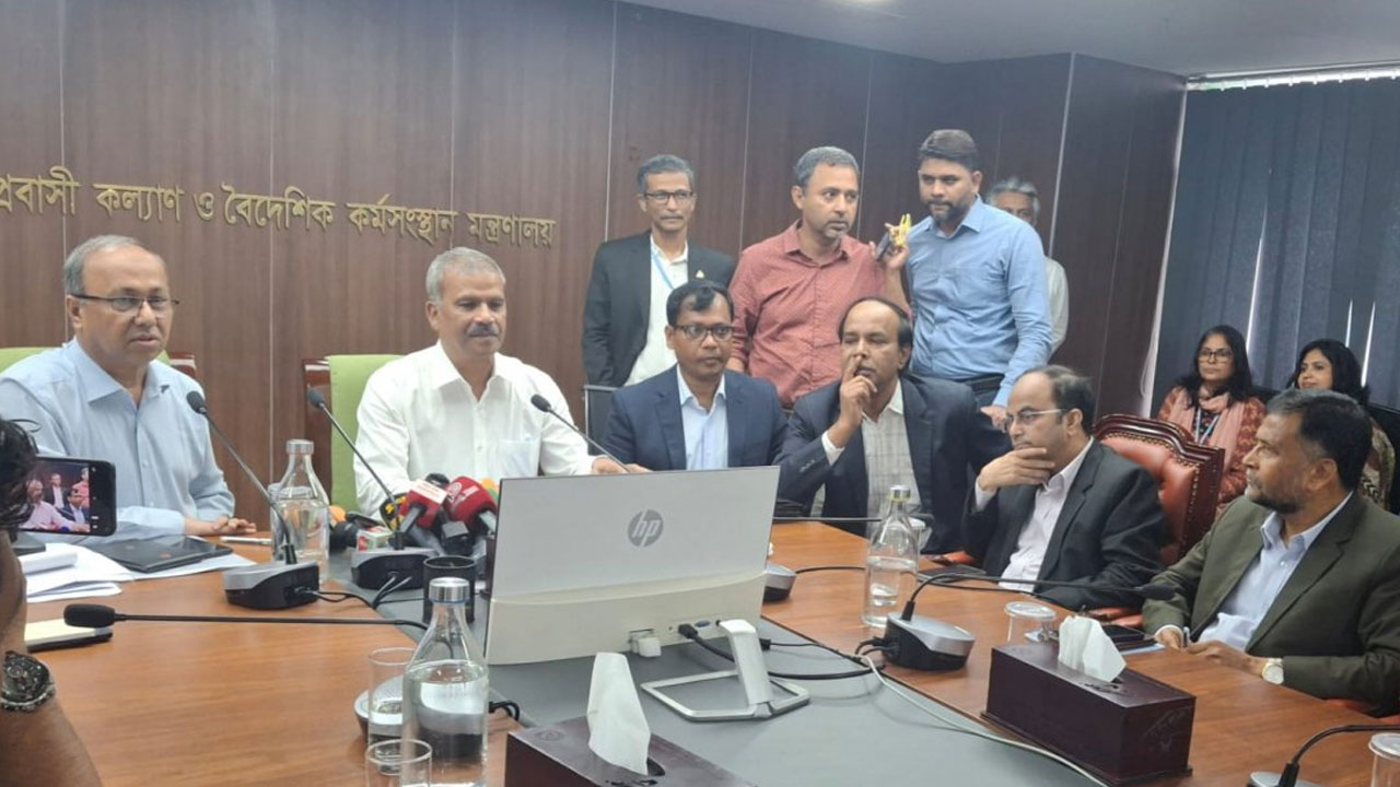 সব রিক্রুটিং এজেন্সিকে সুযোগ দিতে বলেছি : আসিফ নজরুল