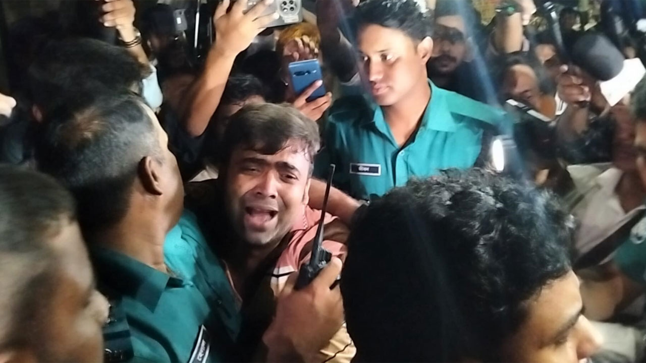 ধানমন্ডি ৩২ নম্বরে আ. লীগ কর্মী সন্দেহে তিনজনকে গণধোলাই