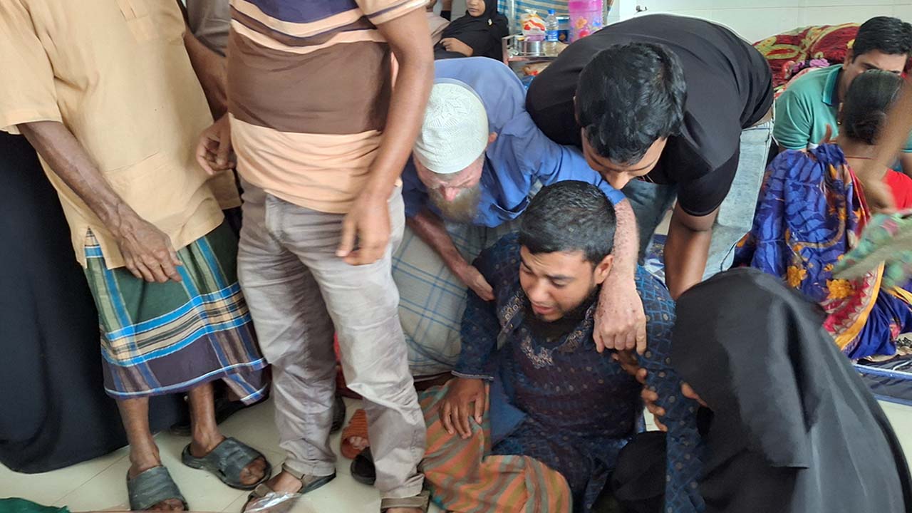 উন্নত চিকিৎসা করাতে না পেরে বন্ডে সই ছেলের, ডেঙ্গুতে মায়ের মৃত্যু