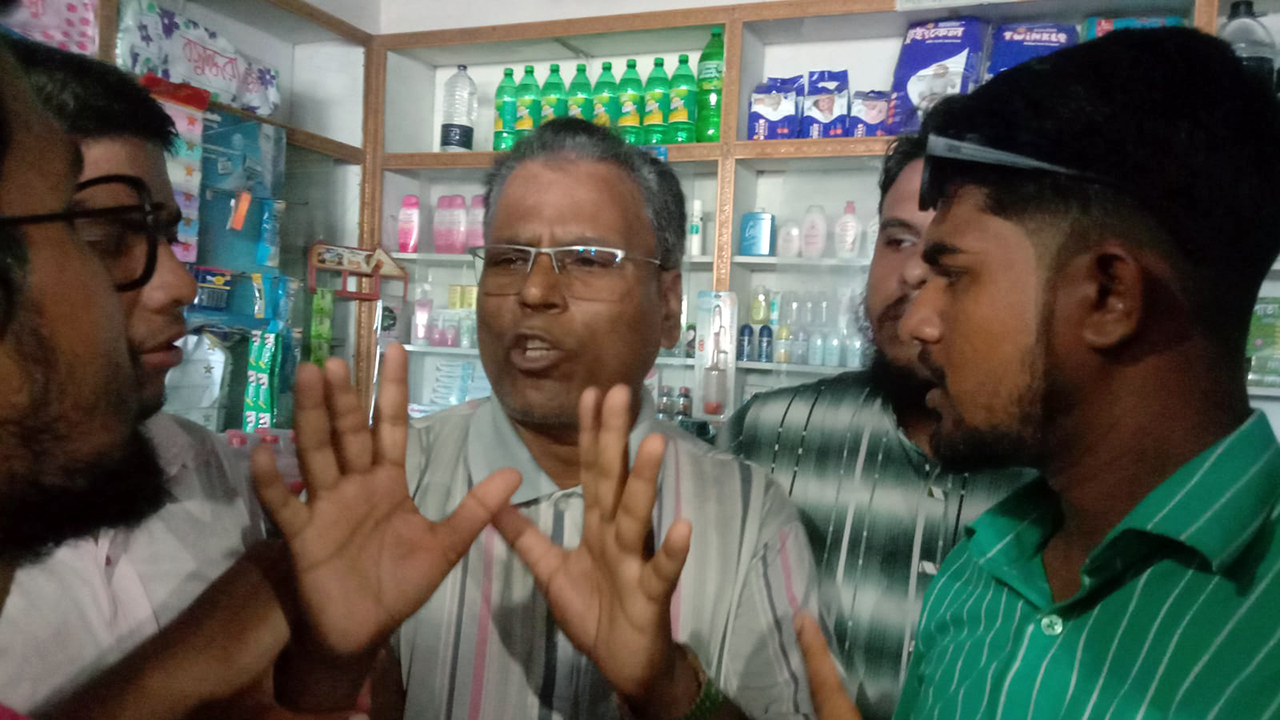 স্বাস্থ্যখাত সংস্কার আন্দোলনে ‘জয় বাংলা’ স্লোগান