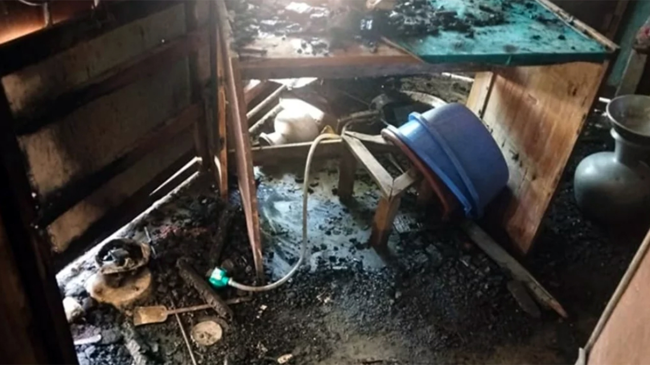 বরিশালে প্রয়াত বিএনপি নেতার বাড়িতে লুটপাট-অগ্নিসংযোগ