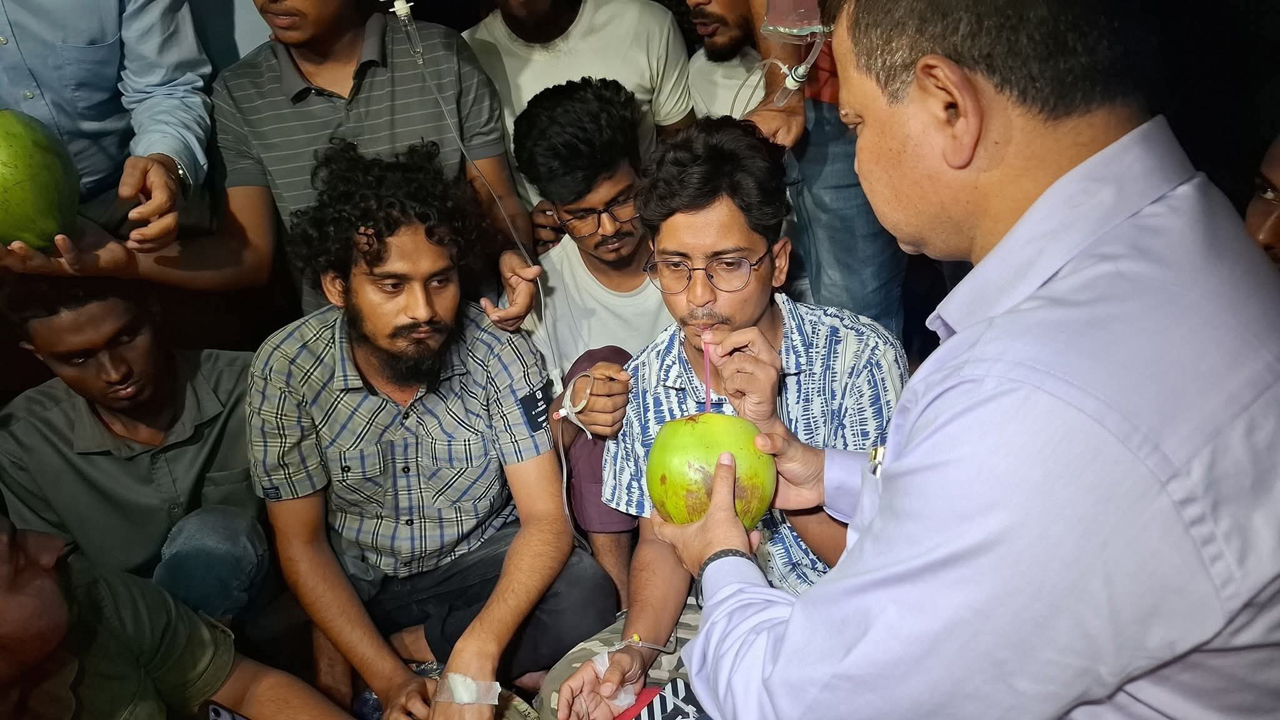 অক্টোবরে ছাত্রসংসদ নির্বাচনের আশ্বাসে অনশন ভাঙলেন বেরোবি শিক্ষার্থীরা