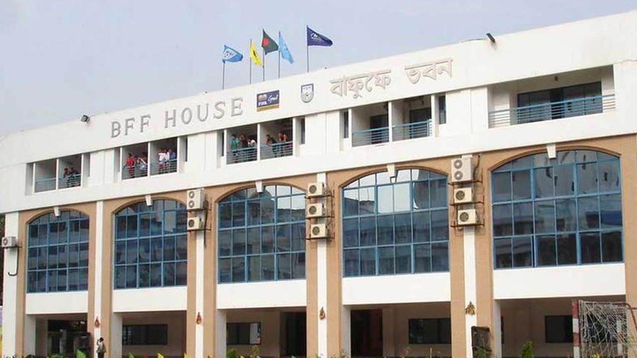 উঠেই গেল ঘরোয়া ফুটবলের সংস্কৃতি, অনলাইনে দলবদল