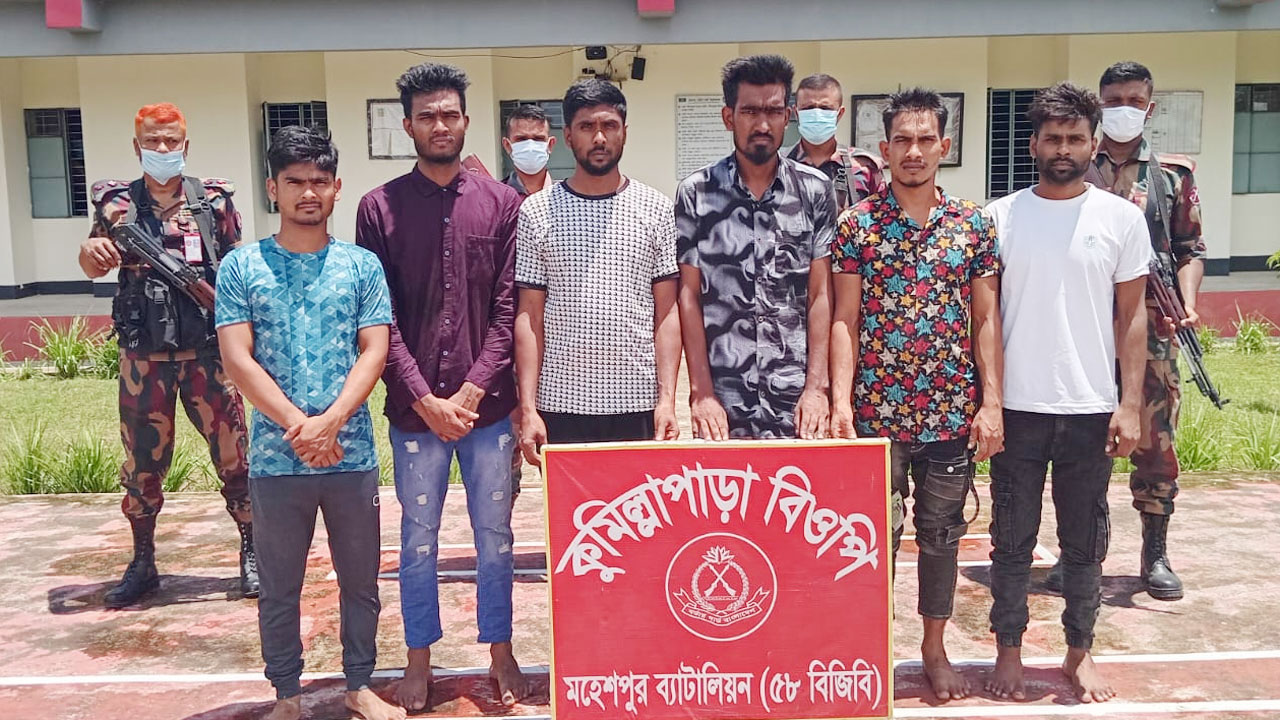 ভারত থেকে অনুপ্রবেশের দায়ে ঝিনাইদহে আটক ১৭