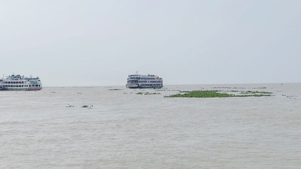 ভোলার ১০ রুটে লঞ্চ চলাচল বন্ধ 