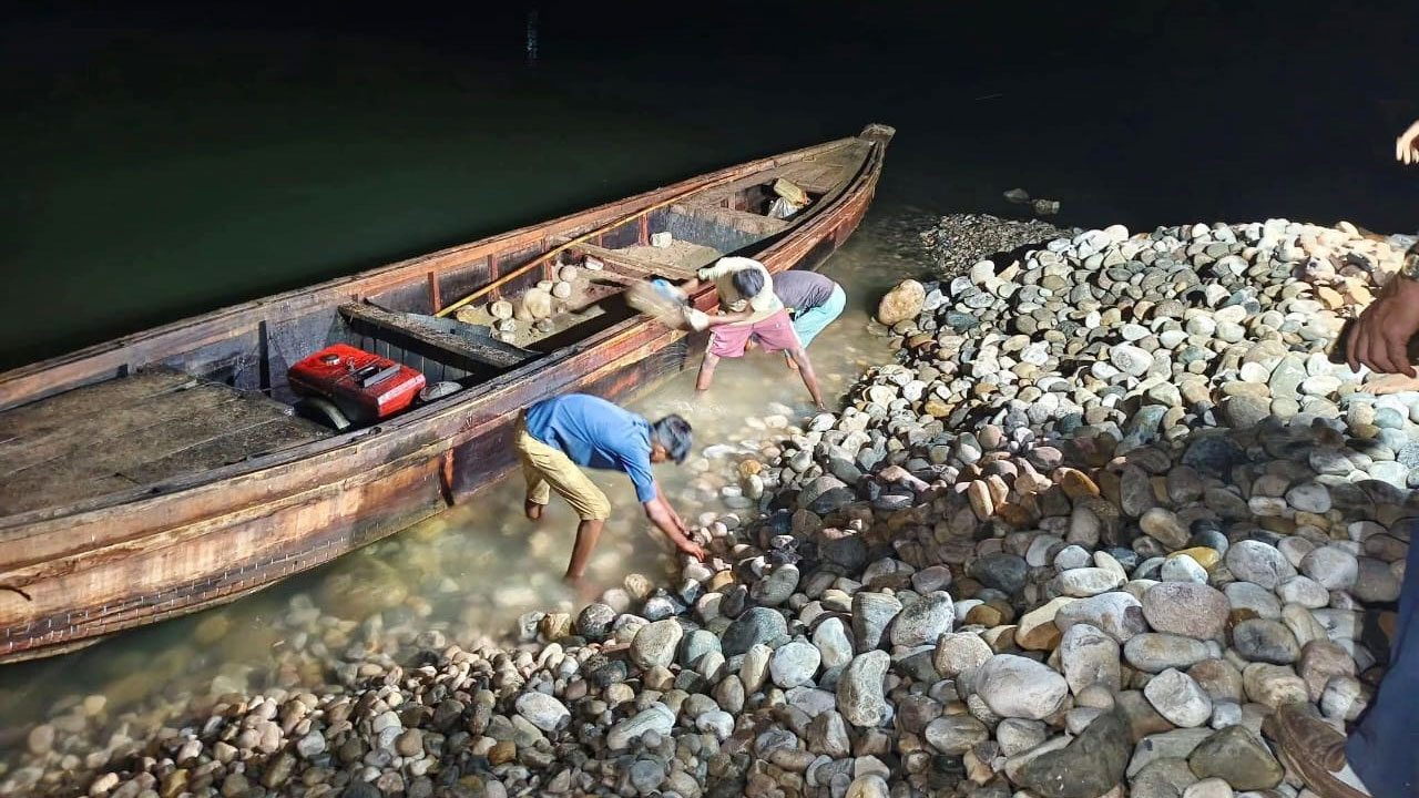 ভোলাগঞ্জের পাথর লুট: বিএমডির মামলায় আসামি ২ হাজার