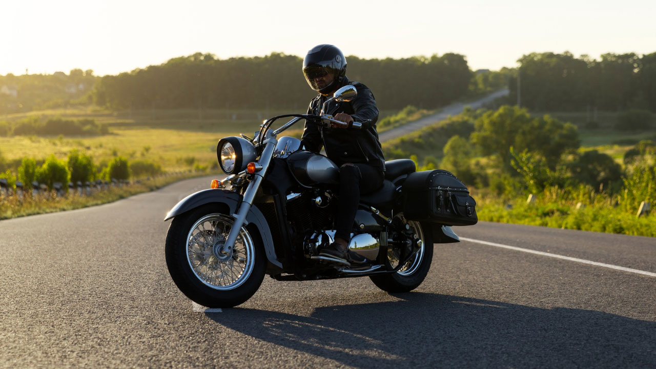 মোটরসাইকেল চালনায় দক্ষতা বাড়ানোর ৫ কার্যকর পরামর্শ