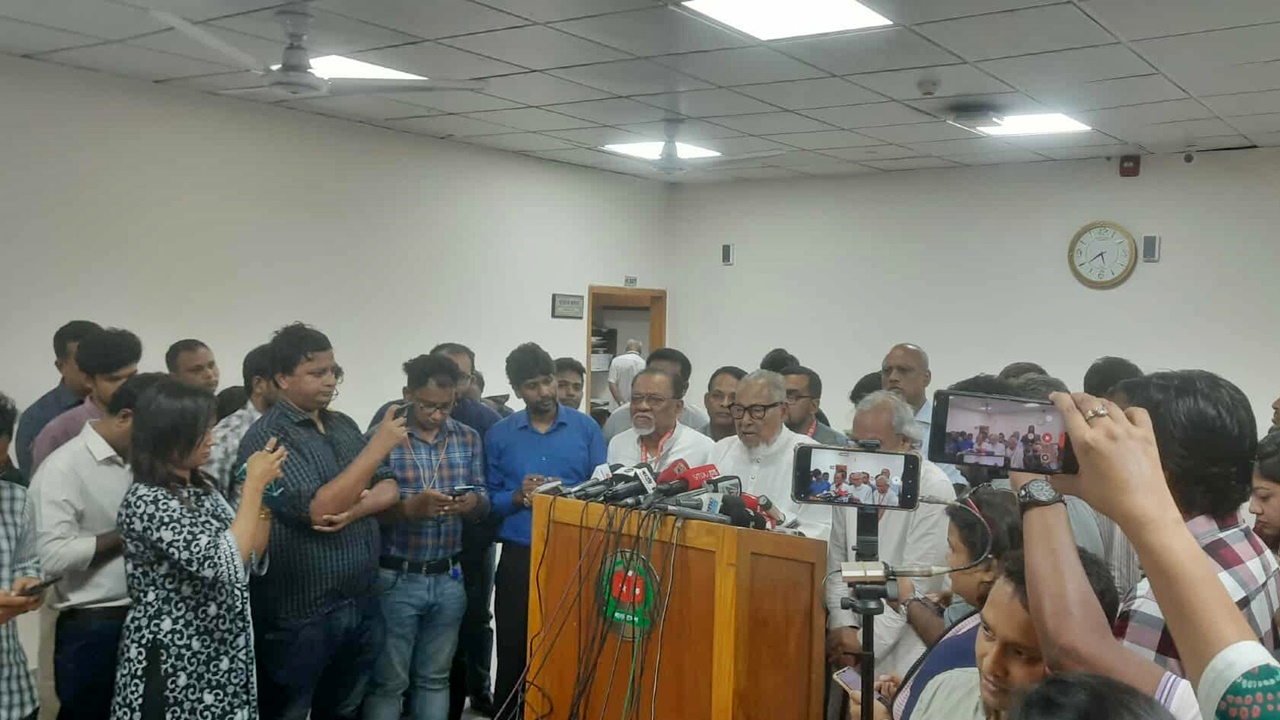 নির্বাচনী প্রস্তুতি যথাযথভাবে নিচ্ছে ইসি, তবে আইনশৃঙ্খলা কিছুটা দুর্বল