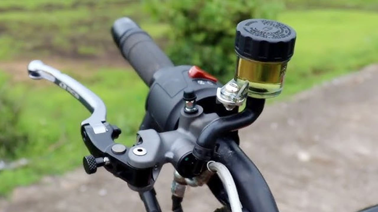 হাইড্রোলিক ব্রেকের তেল কমছে? না জানলে ঘটতে পারে বড় বিপদ