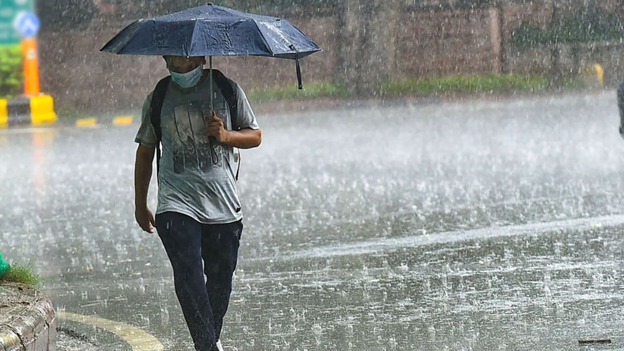 ঢাকায় হালকা বৃষ্টির আভাস, তাপমাত্রা থাকবে অপরিবর্তিত