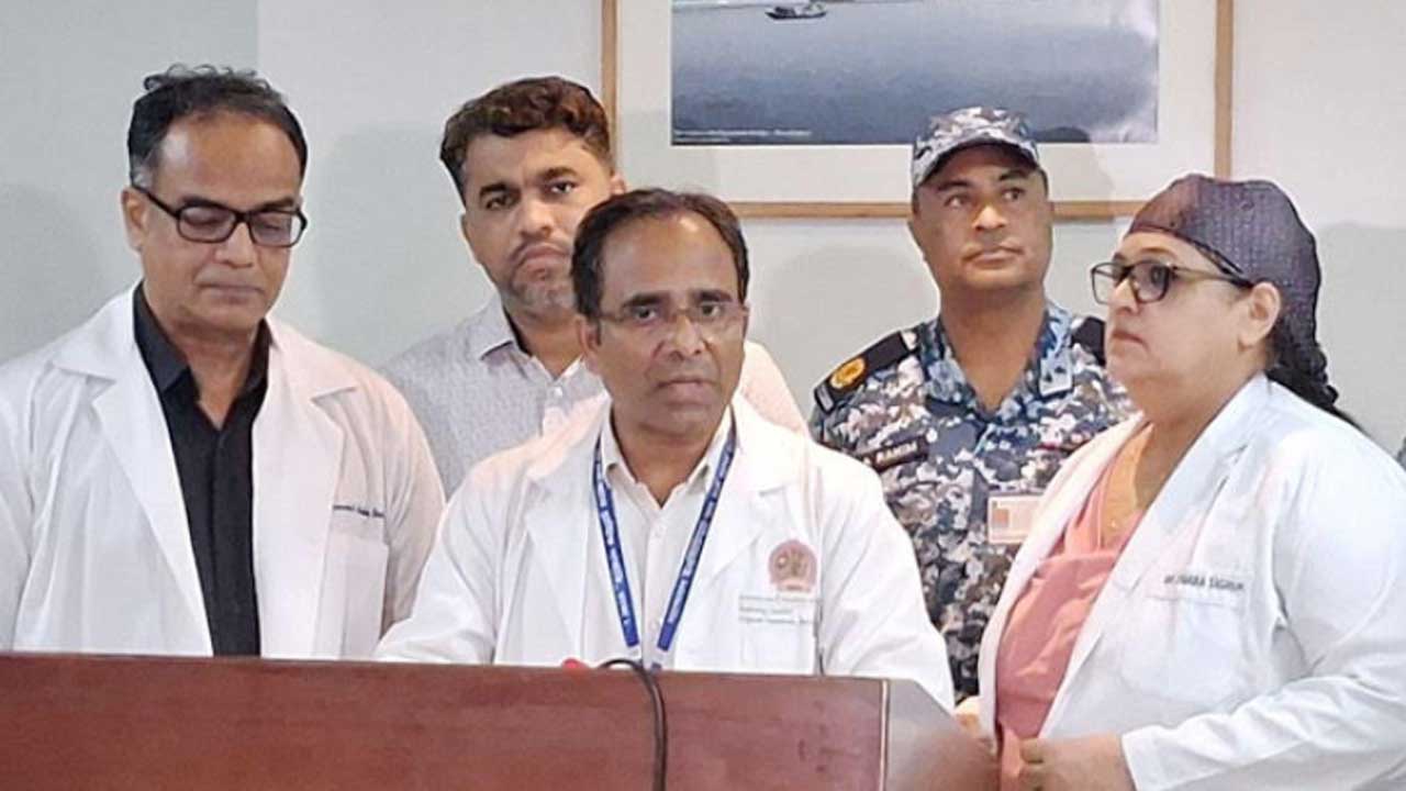 ৩৪ দিন পর হাসপাতাল থেকে বাসায় ফিরলেন দগ্ধ শিক্ষিকা নিশি আক্তার