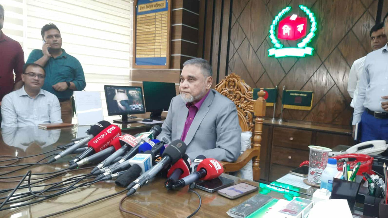 ভোটের ২ মাস আগে তফসিল, চ্যালেঞ্জ থাকলেও প্রস্তুত ইসি