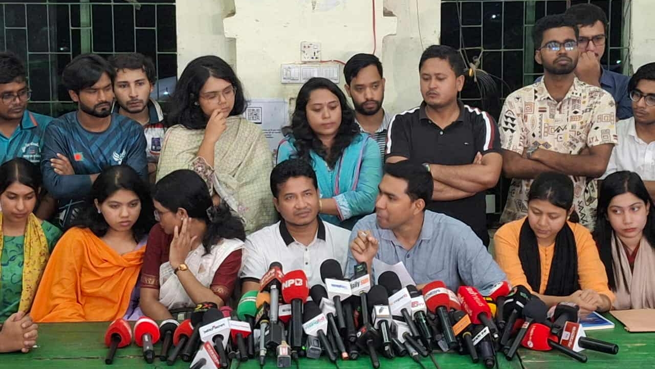 ‘মব’ সৃষ্টি করে মনোনয়নপত্র সংগ্রহে বাধা দেওয়ার অভিযোগ ছাত্রদলের