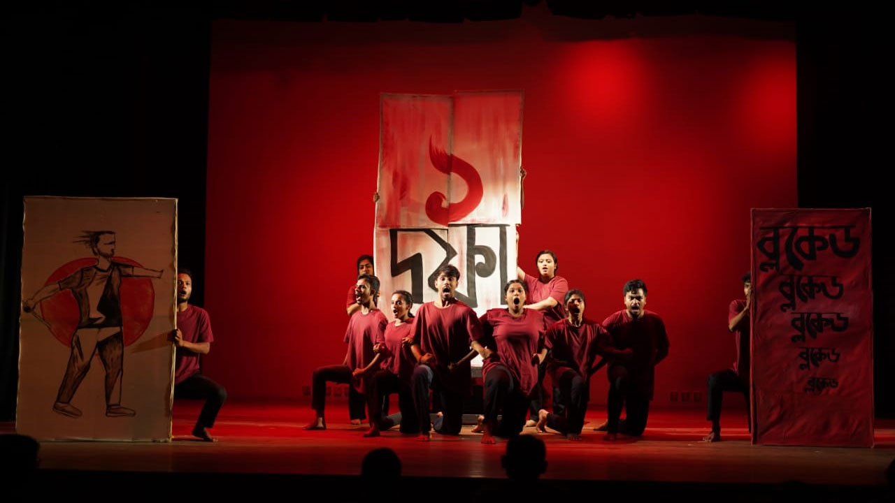 চট্টগ্রামে মঞ্চনাটক ‘বুকের ভেতর বাবুই পাখি’ প্রদর্শিত