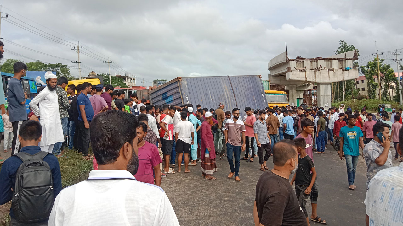 কুমিল্লায় দুর্ঘটনায় নিহত চারজন একই পরিবারের