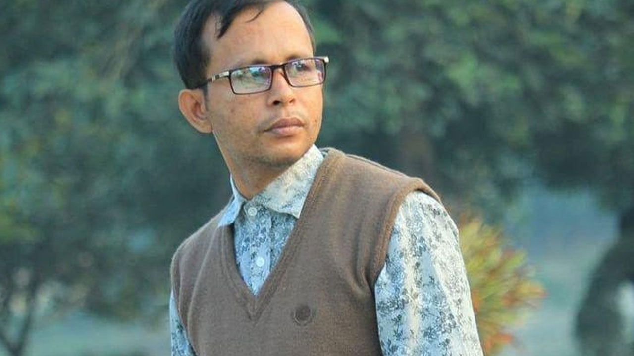 ঘুষ না দিলে আবেদন জমা নেন না অফিস সহকারী লিটন